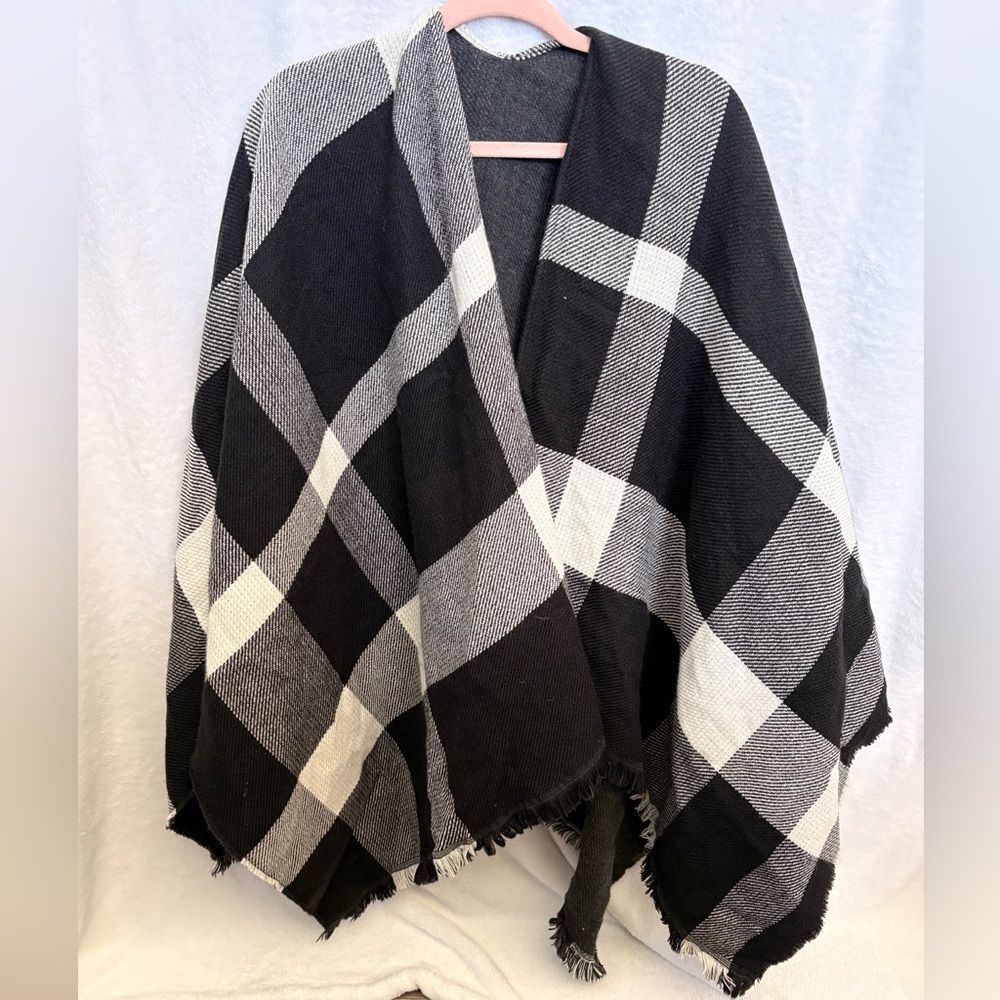 Banana Republic Black White Buffalo Plaid Reversible Poncho Wrap OS